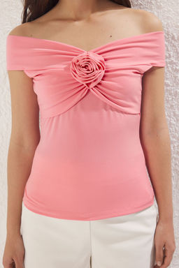 Trendyolmilla Ekru Gul Detayl? Fitted/Vucuda Oturan Esnek Orme Bluz TWOSS25BZ00041 фото 10