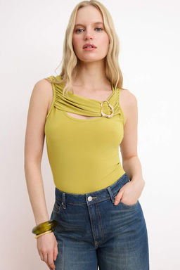 Yag Yesil Fitted/Vucuda Oturan Havuz Yaka Kolsuz Aksesuar Detayl? Esnek Orme Bluz TWOSS26BZ00472