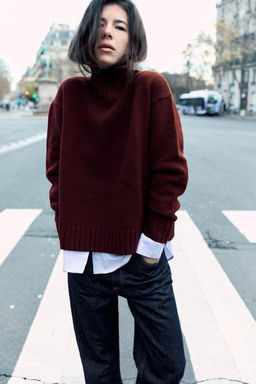 HIGH NECK KNIT SWEATER