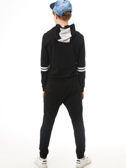 Костюм спортивный