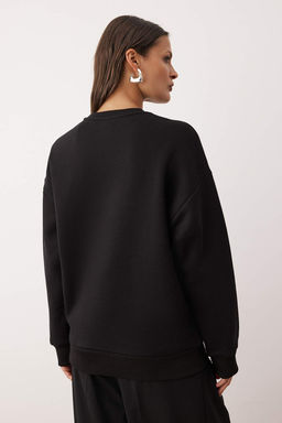 Siyah Oversize/Genis Kal?p Tas Islemeli Kal?n Ici Polarl? Orme Sweatshirt TWOAW26SW00067 - Trendyolmilla фото 7