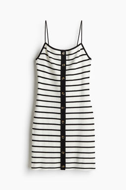 Vestido en punto de canal? con botones decorativos