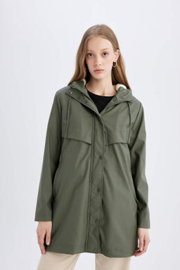 Водонепроницаемый дождевик из искусственной кожи с капюшоном и подкладкой из искусственного меха стандартной посадки