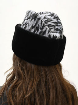 П26-28 Пилотка Леон серый с черным мехом