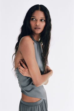 Top asim?trico con escote halter - H&m фото 3