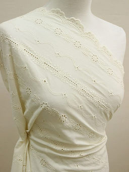 Шитье Цветочное ожерелье (фестоны с 2х сторон) цв.кремовый, ш.1.35м, батист, хл-100%, 80гр/м.кв - Купава фото 2