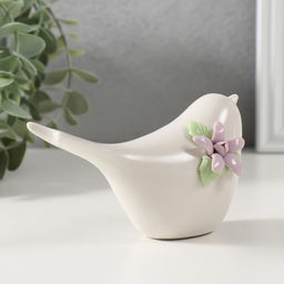 Фигурка керамика «Птичка белая с сиреневым цветком», 12.4×5×6.7 см