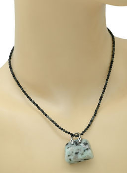 Оригинальная подвеска с амазонитом в форме сумочки 25*10*27мм.