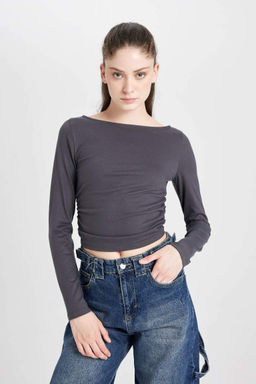 Женская базовая однотонная футболка с вырезом лодочкой антрацитового цвета и длинными рукавами
