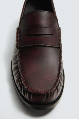 MOCAS?N DESGASTADO ANTIFAZ / Rojo Burdeos - Zara фото 3