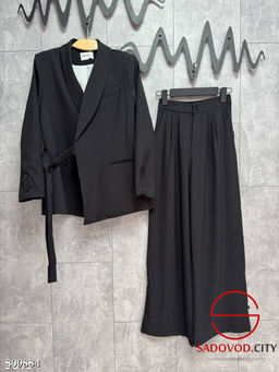 Костюм двойка: пиджак свободного кроя на запах и брюки