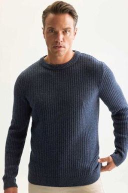 Standart Fit Bisiklet Yaka Dokulu Triko Kazak