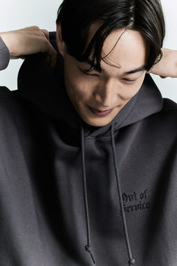 Sudadera con capucha y estampado Loose Fit - H&m фото 3