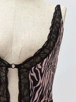 V Yaka Dantelli Bodysuit