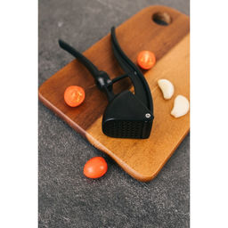 Пресс для чеснока Magistro Alum black, 18.5, с выталкивателем косточек, чёрный  фото 11