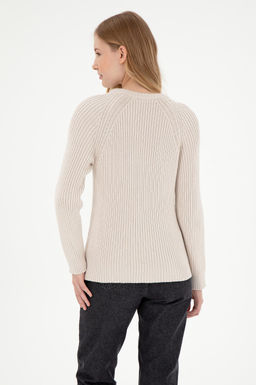 Женский кремовый свитер с круглым вырезом Неожиданная скидка в корзине