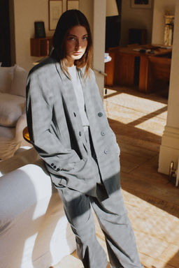 PLEATED TROUSERS WITH BUTTON HEM