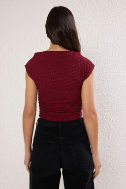 Bordo Dokulu Kay?k Yaka Buzgulu Kolsuz Esnek Orme Bluz TWOSS25BZ00485