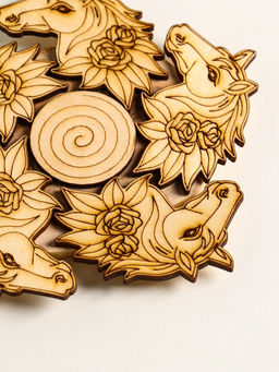 Цена за 2 шт. Подставка под горячее «Лошадь в цветах», 11 см, можжевельник