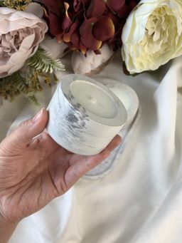 Свечи из натурального воска в гипсовом кашпо с подставкой,цилиндр