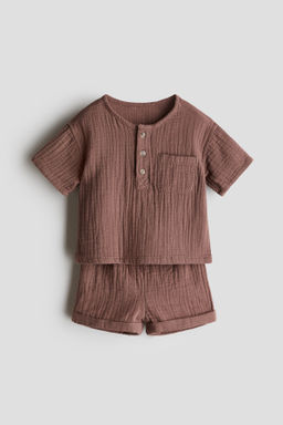 Conjunto de camiseta y pantal?n corto