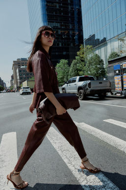 FAUX LEATHER TROUSERS - Zara фото 2