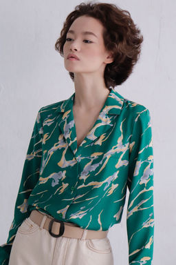 11536 Блуза с английским воротником зелёная с принтом - Martichelli фото 2