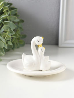 Фигурка - подставка для колец «Лебедь с малышом», керамика, белая, 10×10×7 см