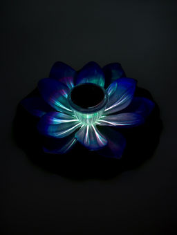 Садовый светильник для водоемов 28 х 28 х 9 см на солнечной бат-е "Лотос" фиол-ый N010