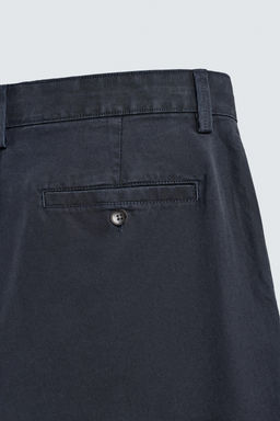 BERMUDA REGULAR FIT PLIEGUES / Marino