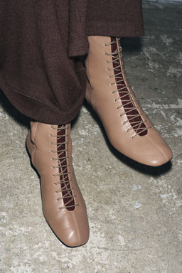 LEATHER LACE-UP ANKLE BOOTS - Zara фото 2