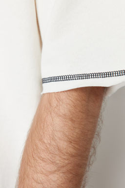 Ekru Oversize Dikis Detayl? %100 Pamuklu T-Shirt TMNSS24TS00094