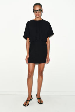 VESTIDO CORTO GLOBO / Negro