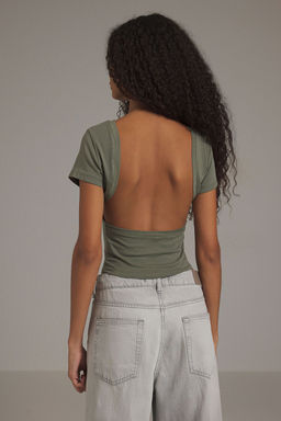 Haki S?rt Dekolteli Crop Pamuklu Esnek Orme Bluz TWOSS23BZ00912