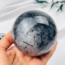 Шар из Кварца с включением Турмалина