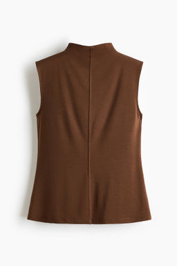 Top en mezcla de modal con cuello perkins