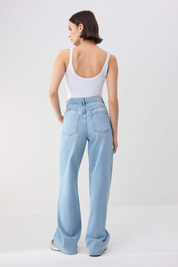 Trendyolmilla Wardrope Essentials Ac?k Mavi DOKUMLU Yuksek Bel Wide Leg Jeans TWOSS26JE00128