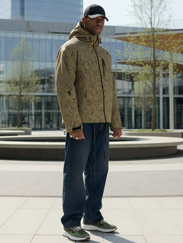 Куртка спортивная мужская весна осень бежевого цвета 25470B