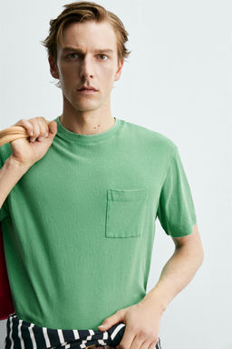 CAMISETA BOLSILLO AARON LEVINE X ZARA / Verde
