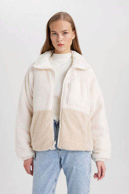 Куртка из искусственного меха обычного кроя с воротником-стойкой