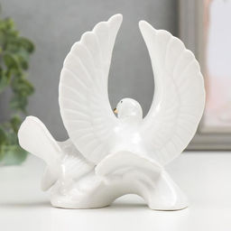 Сувенир под фарфор "Белые голуби" стразы 11,7х6х12,3 см