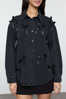 TRENDYOLMILLA Siyah Fiyonk/Kurdele Detayl? Denim Oversize Gomlek TWOSS25GO00002  фото 3