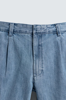 BERMUDA DENIM  RELAXED FIT PLIEGUES / Azul claro