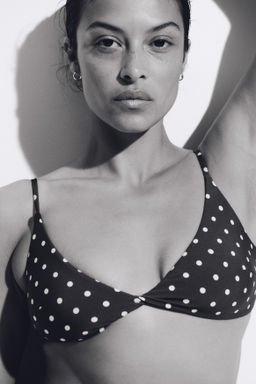 Top de bikini con relleno - H&m фото 7