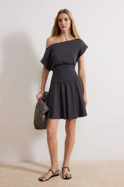 Antrasit Belden Ac?lan Asimetrik Yaka K?sa Kollu Mini Pamuk Ribana Orme Elbise TWOSS26EL00210
