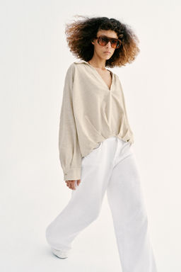 CAMISA CON LINO BAJO ABULLONADO / Beige claro - Zara фото 2