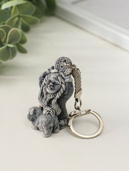 Брелок "Девочка со щенком и бубном маленькая" 4,8 см