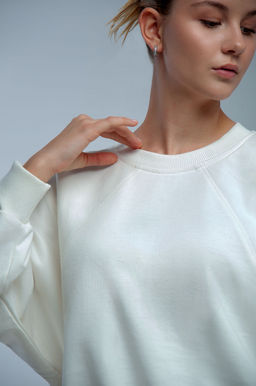 Арт. 15110/3 Свитшот женский укороченный one size (42-50) Цвет:молочный - Калинка фото 4