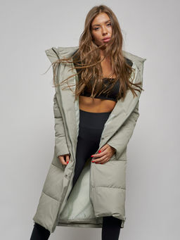 Пальто утепленное молодежное зимнее женское зеленого цвета 52351Z - HULDLUCK фото 14