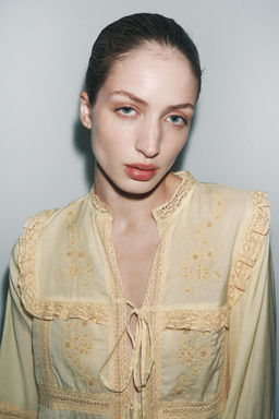 LIMITED EDITION LACE EMBROIDERED BLOUSE - Zara фото 2